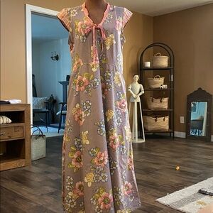 Floral vintage take off 1969vibe. Dress Lined with blue satin slip under neat